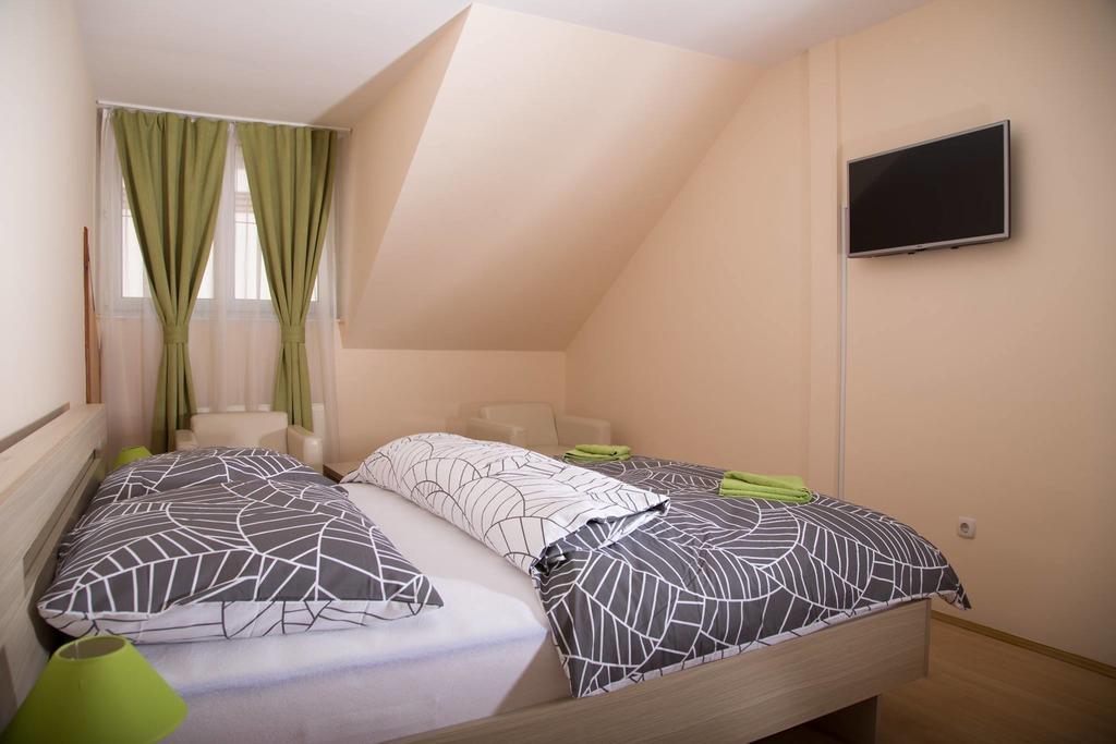 Bed and Breakfast Bartok Ter Panzio Еґер Екстер'єр фото